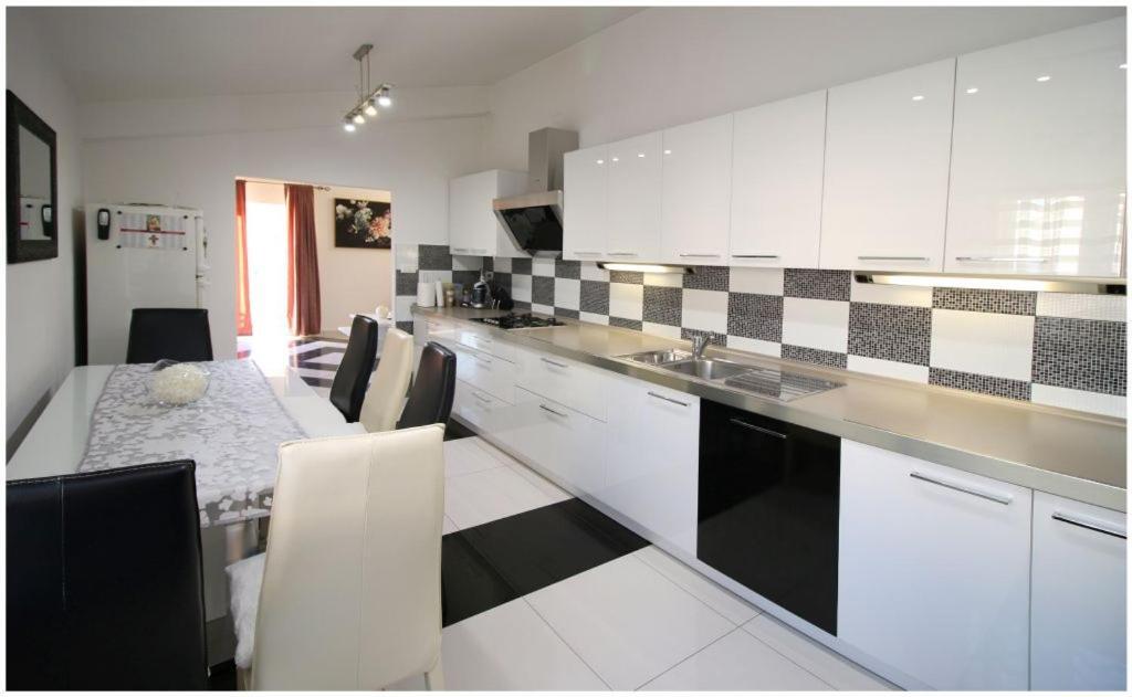 Mikelin Apartman Primošten Kültér fotó