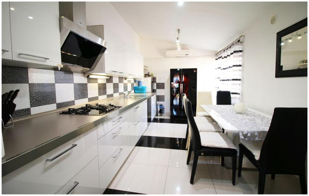 Mikelin Apartman Primošten Kültér fotó