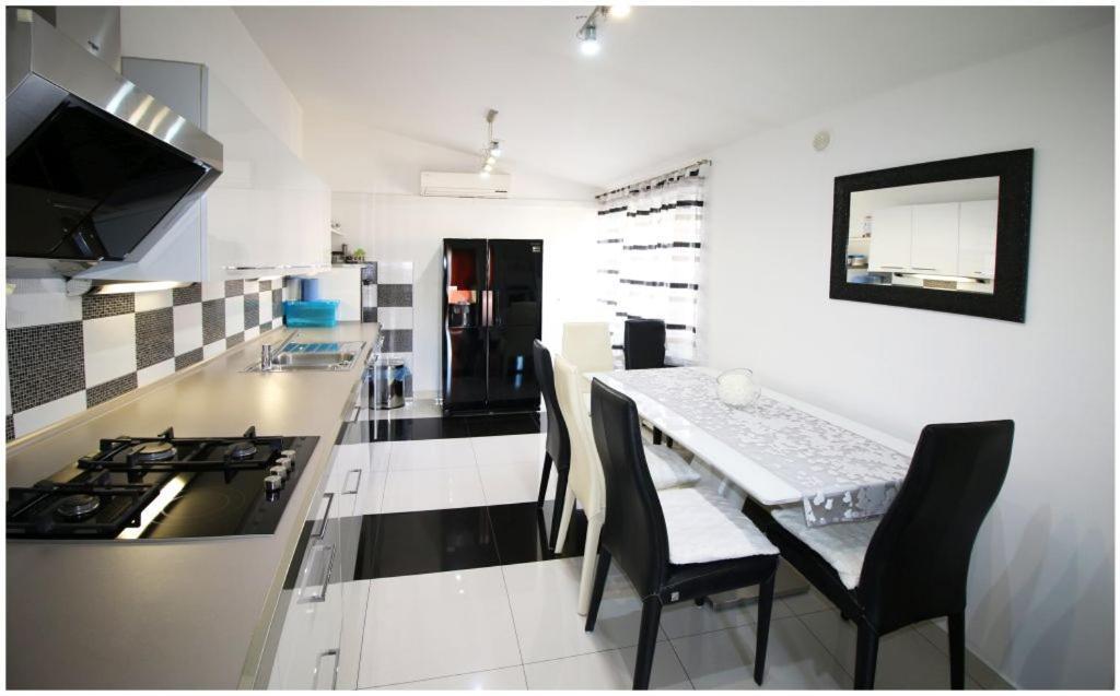 Mikelin Apartman Primošten Kültér fotó